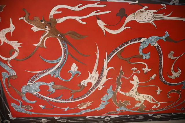 博物馆的讲解员告诉记者,该壁画名为"四神云气图",创作于西汉早期,原