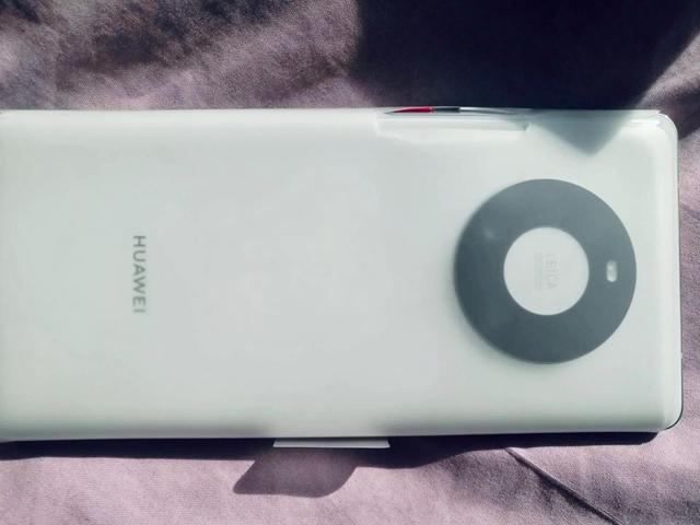 韭菜体验：加价1000元的华为Mate 40Pro釉白色开箱
