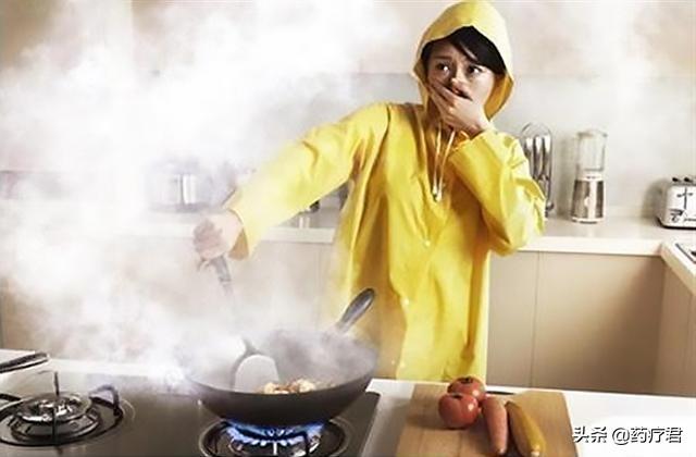 家里这样的油壶，最好及时清理，否则得了癌都不知道怎么回事