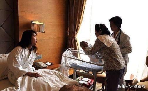 超级宝妈@婆婆说的坐月子方法，六月天都手脚冰凉，传统坐月子到底对不对