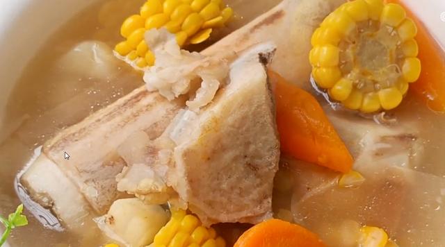 广东人爱喝的牛骨头汤，高钙高蛋白质，美容养颜，增强免疫力