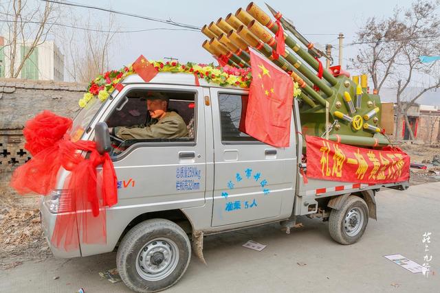 「世界那么大」古镇的古树都长到古宅的房间里了 奇怪的是却名不见经传