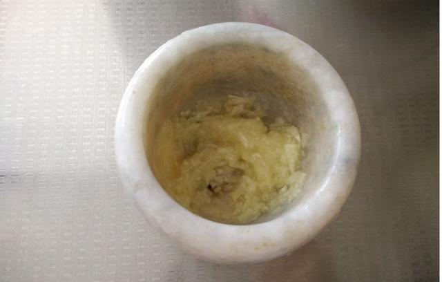 来到东北才知道，大蒜还有这吃法，跟鸡蛋一起吃，给红烧肉也不换