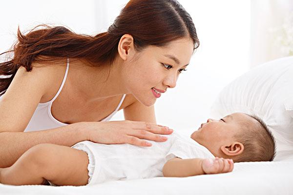 #你的育儿经#宝宝一抱就睡、一放就醒？多半是这3个原因导致，家长要知道