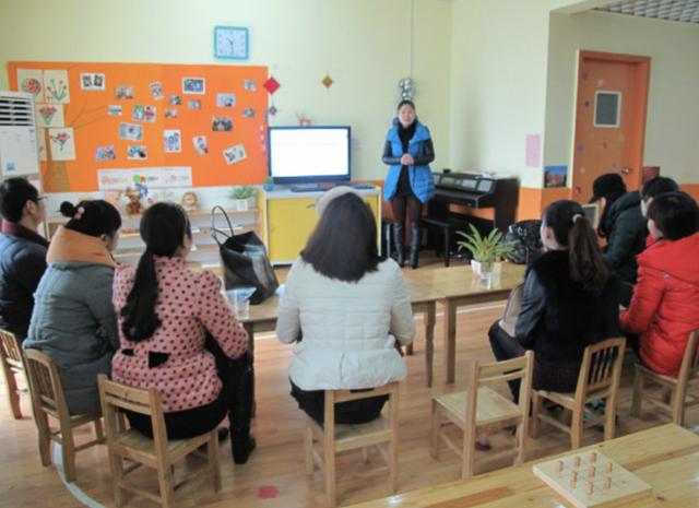 给孩子开家长会，穿什么衣服最合适？三类父母容易给孩子丢面子