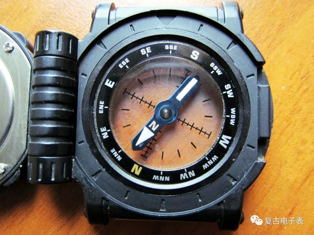 卡西欧探路者全指针物理双重感应器——CASIO WM43