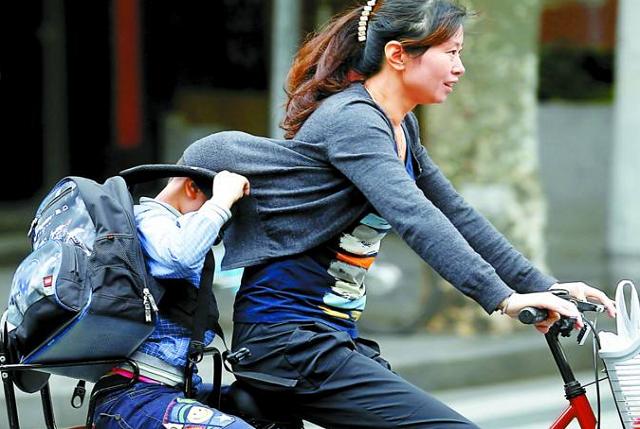超级宝妈|日本孩子上下学，为什么不用父母接送？他们处理人贩子的方法够狠
