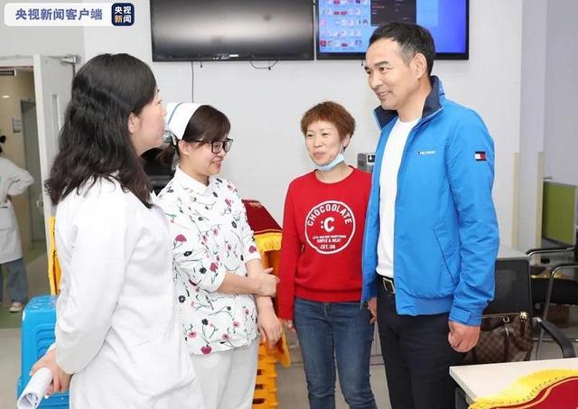 患者|国内首例ECMO跨国转运患者救治成功 三面锦旗致谢医护