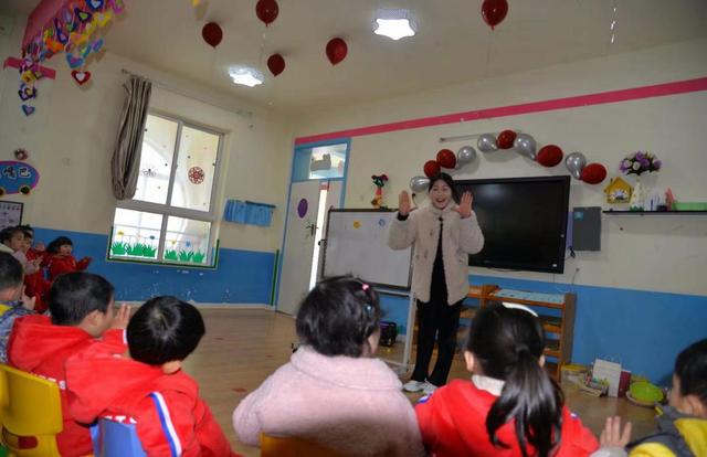 广元市昭化区机关幼儿园开展实习生特长展示活动