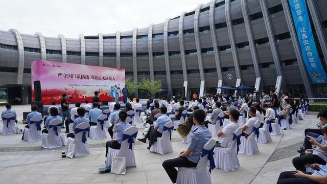 西安晚报|苗阜王声到空港慰问演出，群星齐聚致敬最美战“疫”人