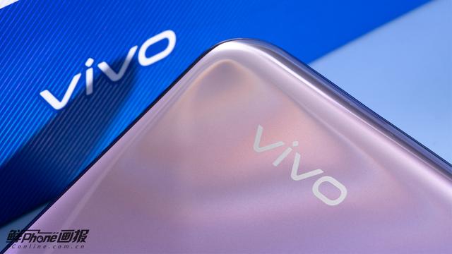 vivo Y73s外观图赏：简约时尚的美感之选