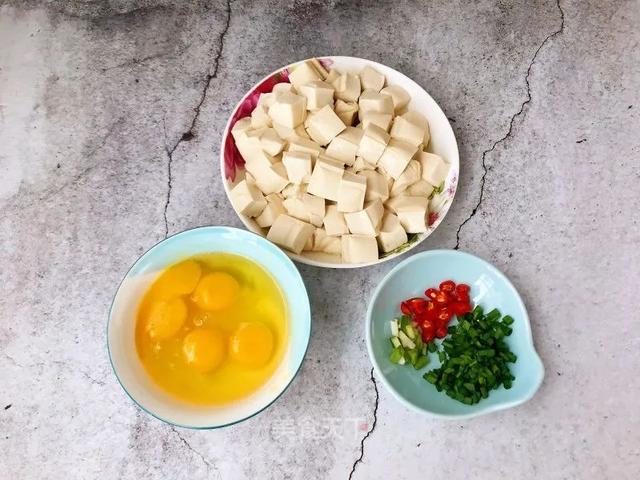 鸡蛋抱豆腐：鲜香美味，嫩滑又下饭