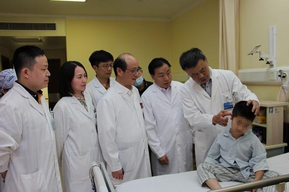 患儿|上海专家升级3D定制全耳廓 同步听力重建