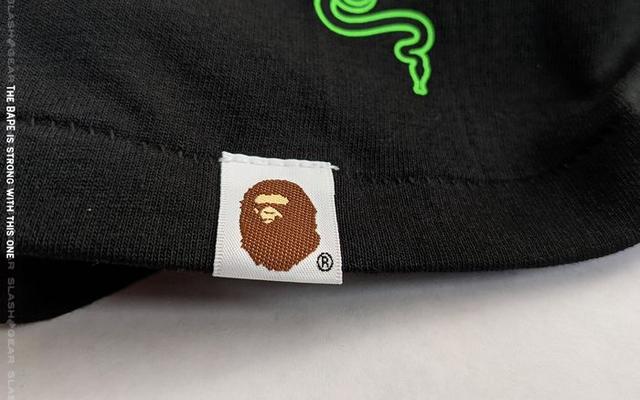 外媒分享Razer x BAPE联名T恤与鼠标垫周边上手体验