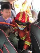 [你的育儿经]报告！墙缝里发现了“神兽”