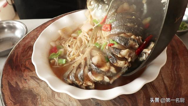 这才是啤酒鱼好吃的做法，鲜嫩入味，比啤酒鸭还好吃，出锅流口水