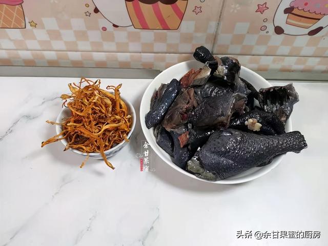 米粉，我家常做的早餐，比馄饨饺子快，煮一煮上桌，暖胃管饱