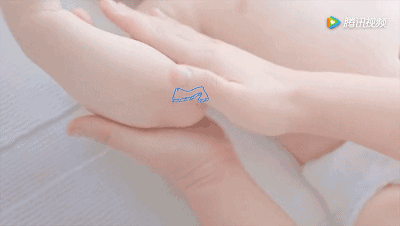 「你的育儿经」给宝宝充满爱的抚触