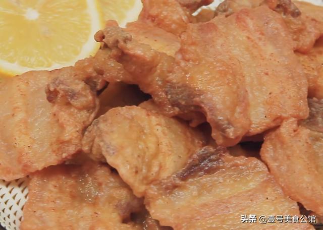居家分享柠檬小酥肉的好吃做法，清爽解腻，外焦里嫩，家人都爱吃