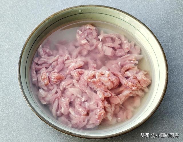 京酱肉丝最家常好吃的做法，用料普通，做法简单，口感嫩滑