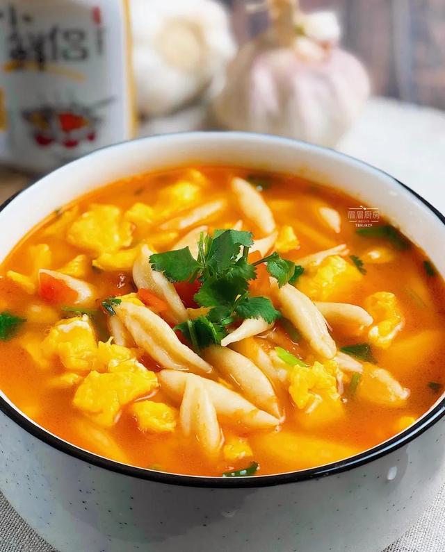 想吃手工面条不会擀？教你一把剪刀搞定爽滑筋道吃完还要再来一碗