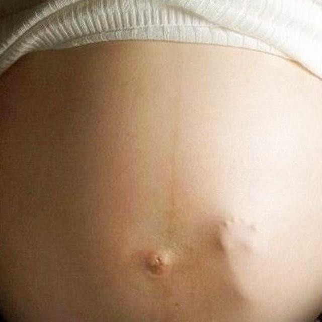 我爱我家|在孕期孕妈感觉肚子一跳一跳的，不是胎动异常，而是娃在忙这事儿