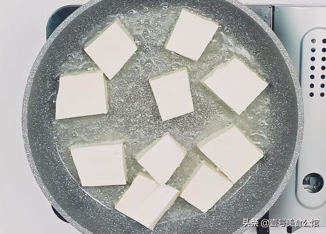 韭菜和豆腐这样搭配，鲜嫩爽口又嫩滑，解馋又营养的家常美食