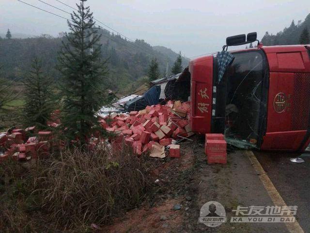 小车高速别大车，是自找死路的行为！