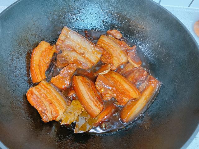 年夜饭必备的把子肉，做法比扣肉简单，吃起来肥而不腻，入口即化