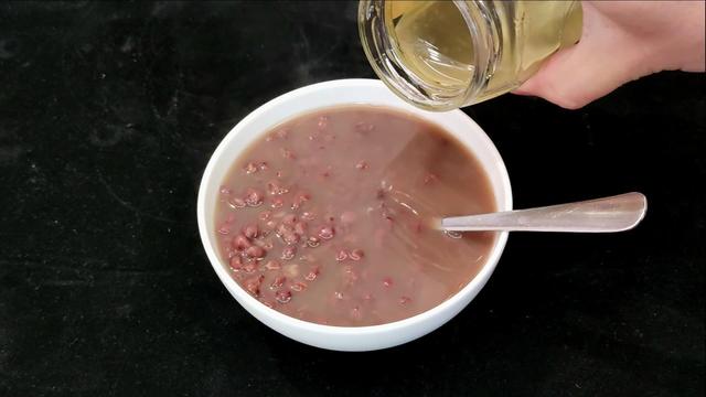无论煮黑豆红豆还是绿豆，煮前准备5分钟，全煮烂省钱省气味道好