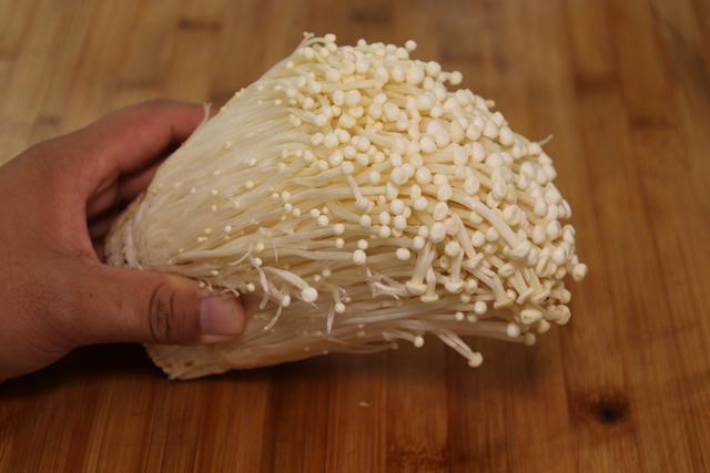 吃麻辣烫时，内行人专挑5种不压秤的菜，老板看到气得直跺脚