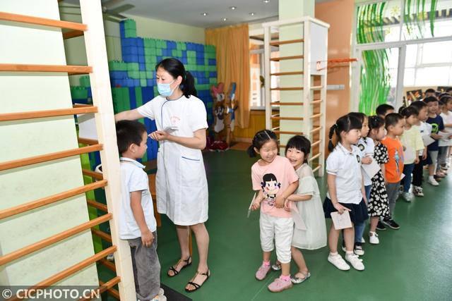 新华社|浙江东阳：健康体检呵护成长