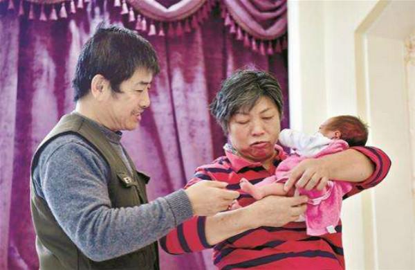 「超级宝妈」大宝若超过15岁，父母就别再追生二胎了，以免拖累全家