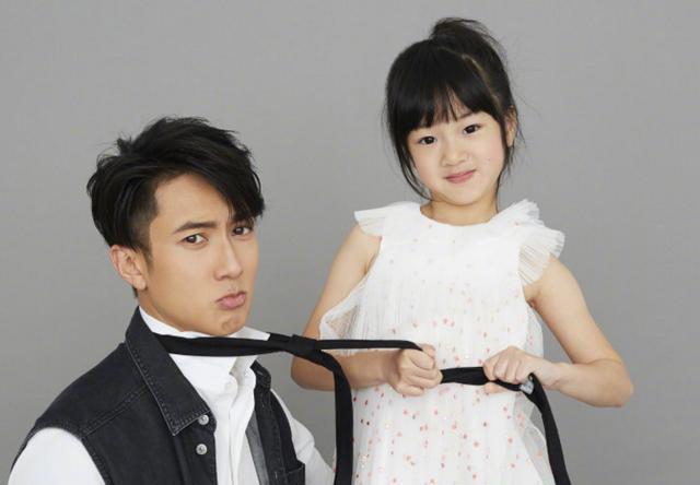 无敌小萌神|有种“富养”叫吴尊女儿NeiNei，10岁气质出众，大长腿实力吸睛