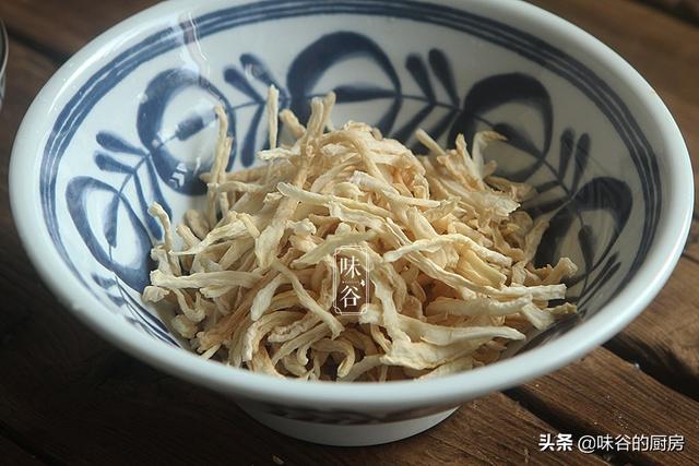 这6种蔬菜晒干后，比新鲜的更受欢迎，冬天炖肉超香，放一年不坏