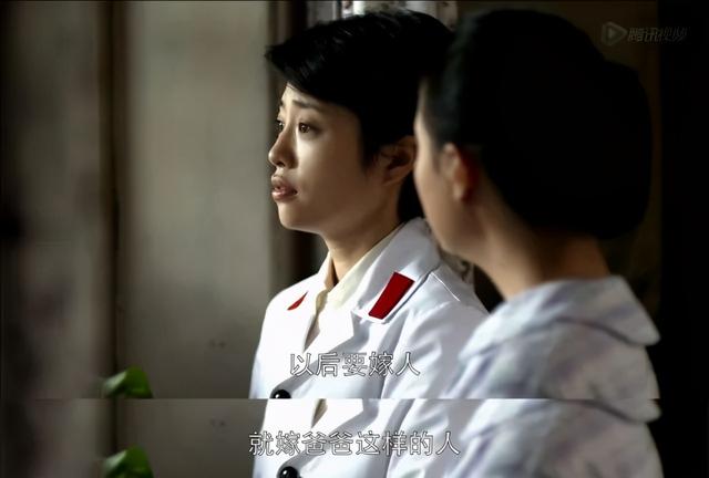 “恩爱夫妻”商场秀恩爱火了，孩子成苦力：我是买婴儿车送的吗？