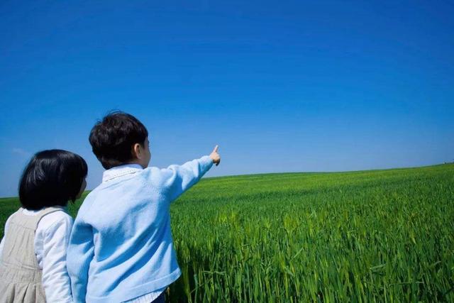 [超级宝妈]3岁娃爱说“悄悄话”，多半到了“语言敏感期”，如何引导很重要