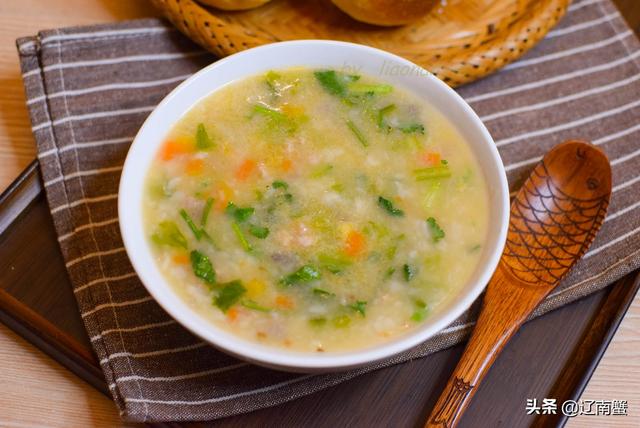 冬季喝汤最养人，常给家人喝这汤，便宜又鲜美，热乎乎特暖胃
