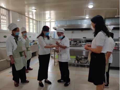 爱心总动员|上街区实验幼儿园：粽情过端午，绳结送祝福