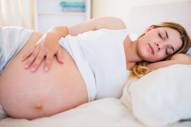 超幸福一家|大肚孕妈妈左侧睡最好？4种睡姿逐一分析