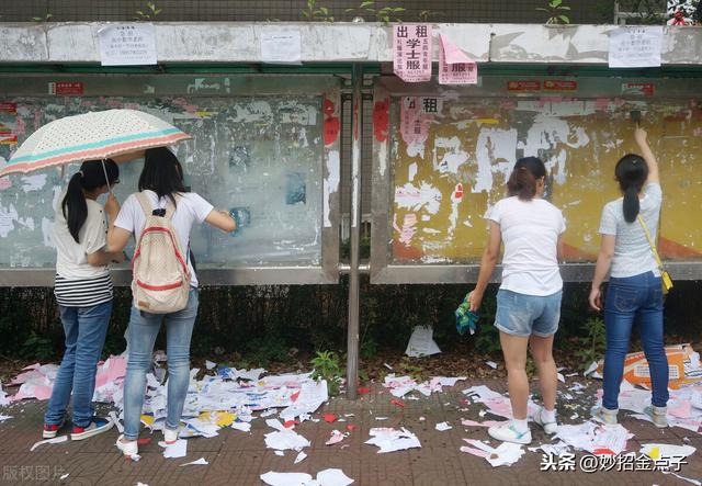 门上广告清理不干净或者留有胶痕，掌握这1招简单高效，干净彻底