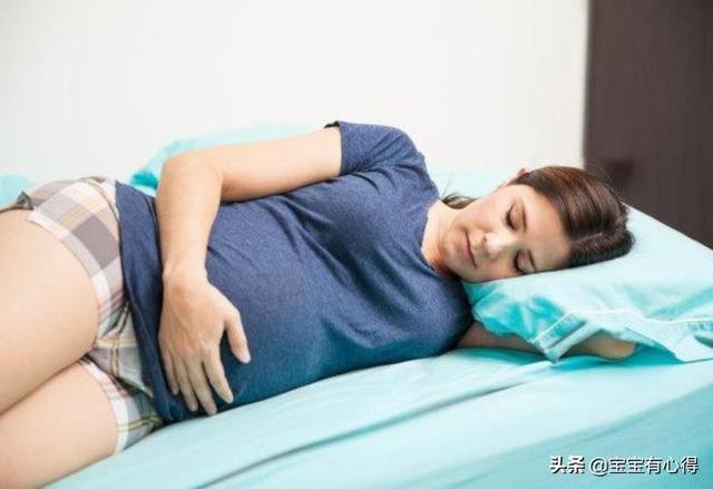 「超级宝妈」孕期这样睡觉，不利于孕妇和胎儿的健康，孕妈请注意
