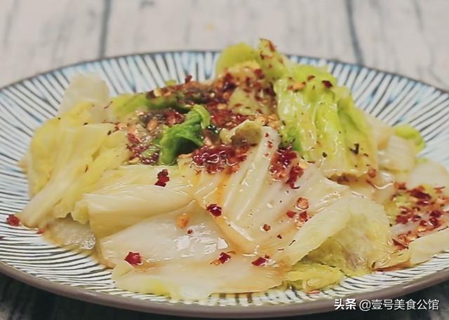 在家教你做好吃的响油白菜，鲜辣爽口，营养美味，家人爱吃的菜肴
