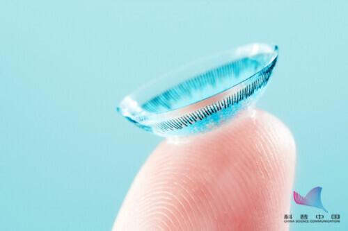 隐形眼镜|戴美瞳到底有什么风险？为啥眼科专家不建议佩戴？