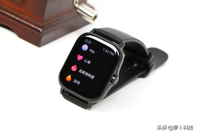 华米Amazfit GTS 2用这材料，让智能手表更抗刮划