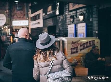 超级宝妈：女子在产房内闯“鬼门关”，婆婆却坚持要顺产：生孩子花这么多钱