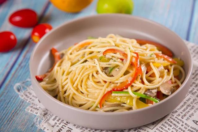 原来蘑菇面条这样做更好吃，简单易学又营养解馋，最后汤汁都不剩