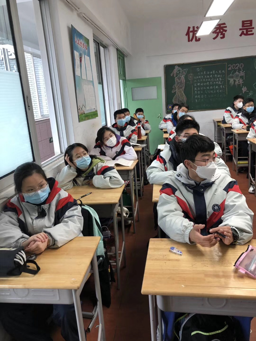 「暖先生格调」实拍！开学第一天，南京老师紧急通知！上课、吃饭是这样的……