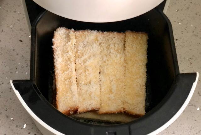 吐司片吃不完，就换一种新吃法，变身美味的下午茶点