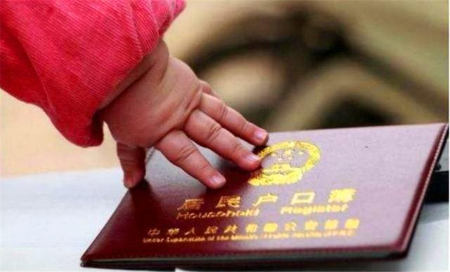 「超级宝妈」小学生考场崩溃大哭，因名字103画太难写，网友：父母太坑娃